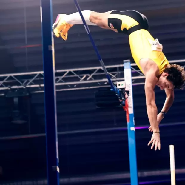 Duplantis lo hizo otra vez: salt� 6,31 metros y elev� por 15� vez su propio r�cord mundial