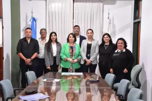 Salud y la UNCa promueven la formaci�n profesional con la firma de un convenio