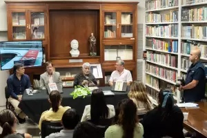 Nicol�s Quiroga fue distinguido por su aporte literario en la Biblioteca del Senado