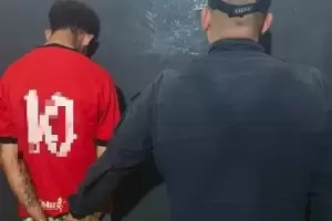 Violencia en Catamarca: golpe� a su pareja y le rob� el celular en la Plaza 25 de Agosto