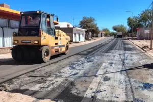 Hist�rica obra de asfalto transforma a Fiambal�