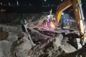 Finaliz� la reparaci�n de una de las ca�er�as da�adas por la crecida del R�o del Valle