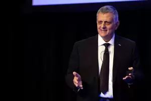 YPF defendi� el aumento de combustibles: "Los consumidores nos tienen que aplaudir"