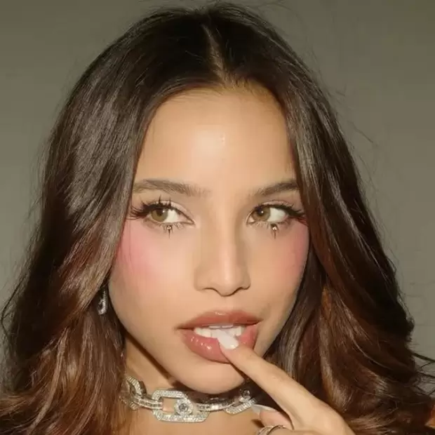 �Cu�l fue el gesto de Emilia Mernes que desat� el enojo de las esposas de la Scaloneta?