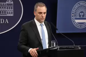 Nueva denuncia contra Manuel Adorni por contratos millonarios y licitaciones p�blicas