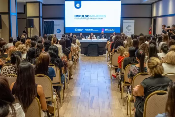 Impulso para mujeres: FOGACAT y CFI trabajan para ampliar el acceso al financiamiento