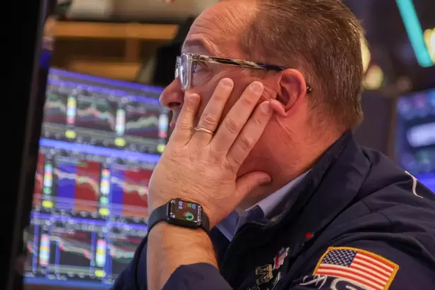 Los mercados cierran una semana de p�rdidas con el petr�leo superando los U$S 100