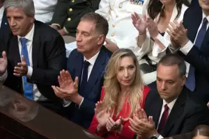 Caso Adorni bajo la lupa: el Gobierno enviar� los registros del vuelo