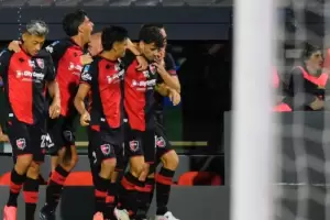 Newell�s le gan� a Gimnasia de Mendoza y consigui� su primer triunfo en el Apertura