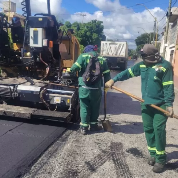 Avenida Mariano Moreno: avanza la pavimentaci�n para mejorar la circulaci�n en la Capital