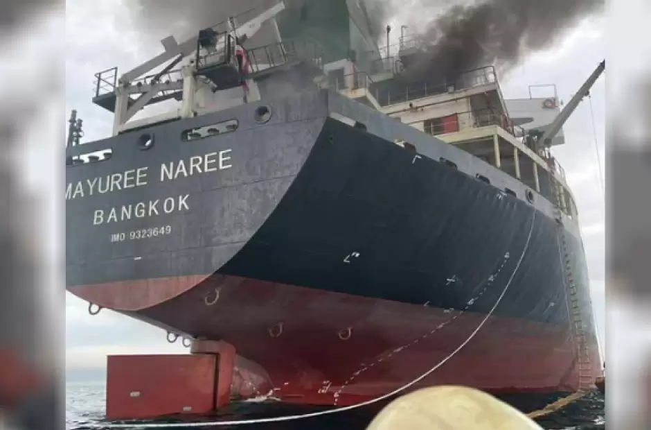 Un buque con bandera de Tailandia se incendia en el Estrecho de Ormuz