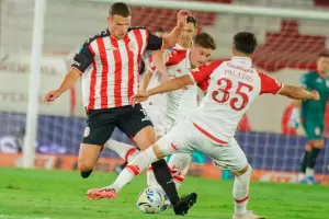 Hurac�n empat� con Barracas en Parque Patricios y otra vez hubo pol�mica