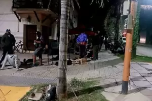 Quinta noche de vigilia en Andalgal�: crece el reclamo salarial y se profundiza la tensi�n