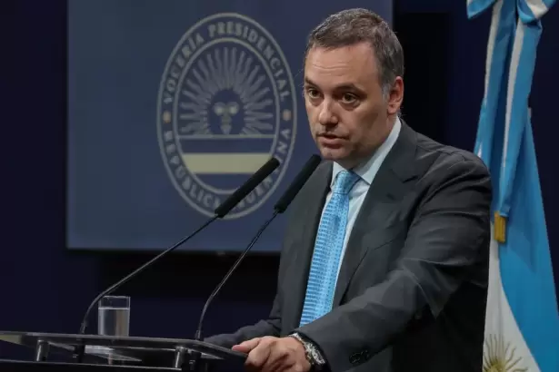 Adorni se defendi� tras el esc�ndalo y asegur� que "no tiene nada que esconder"