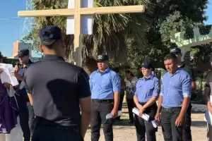 Devoci�n y encuentro: V�a Crucis policial en el Este catamarque�o