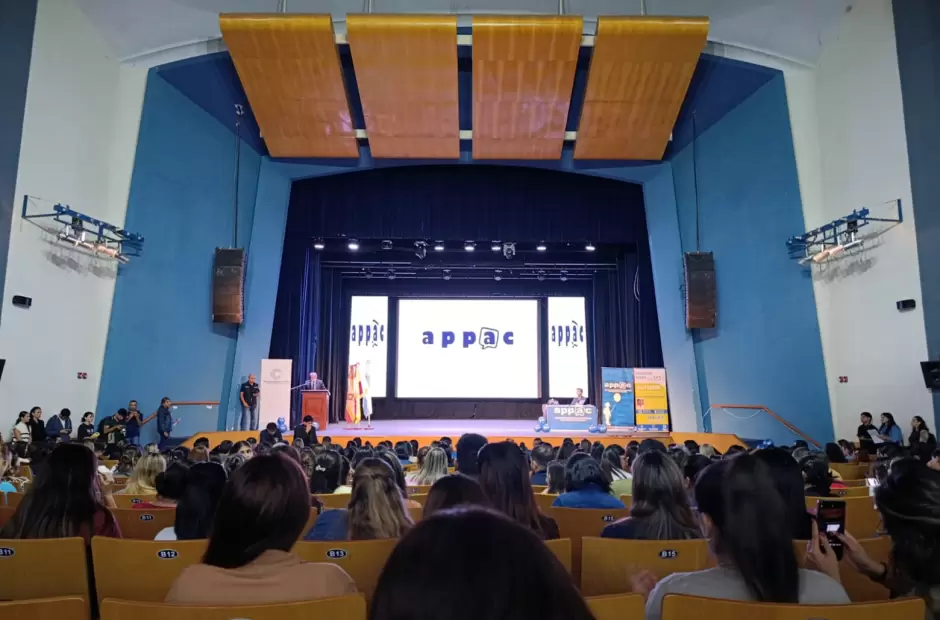 Cine Teatro Catamarca y la capacitaci�n sobre autismo