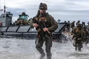 Estados Unidos despliega 3.500 marinos en medio de la guerra contra Ir�n