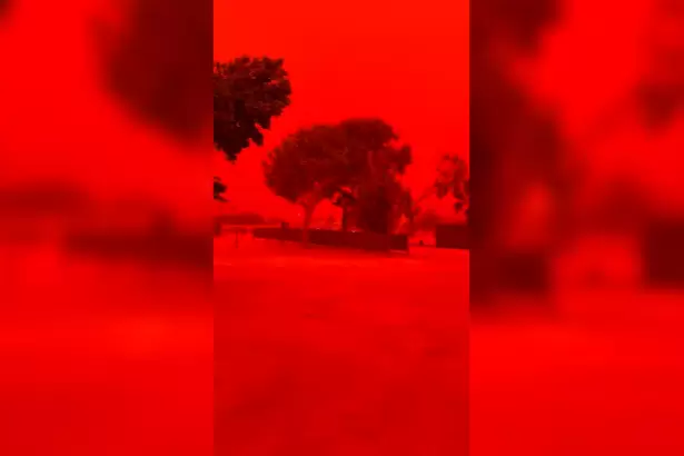 El cielo se ti�� de rojo sangre en Australia: el impactante fen�meno que es viral