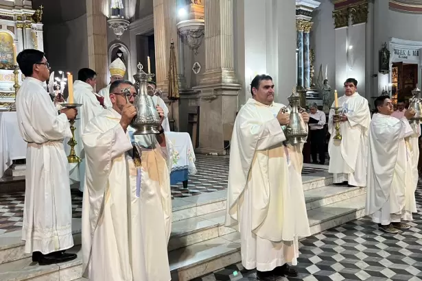 Misa Crismal: "Ponemos en las manos sacerdotales de Jesucristo nuestra fragilidad"