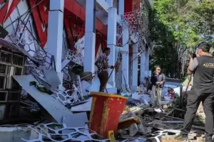 Terremoto de 7,4 en Indonesia deja una v�ctima fatal y graves da�os