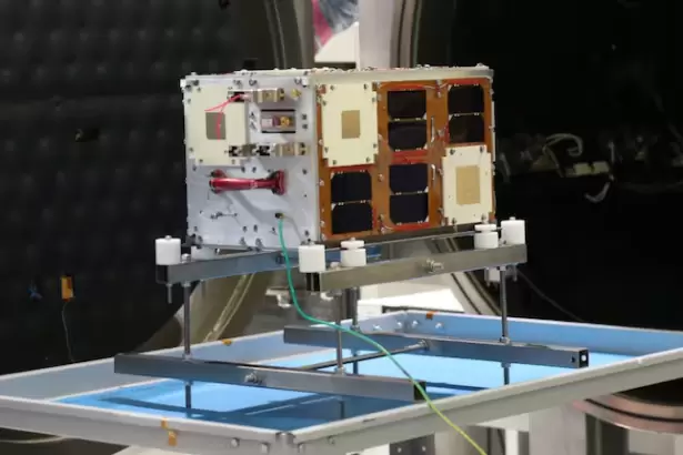 Hist�rico: Argentina recibi� las primeras se�ales del microsat�lite ATENEA