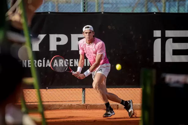 Manu La Serna avanza a paso firme en Brasil y se instala en cuartos