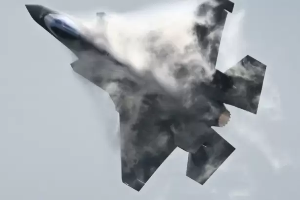 Contra reloj: Teher�n y Washington buscan al piloto de un caza de EE.UU. derribado por Ir�n