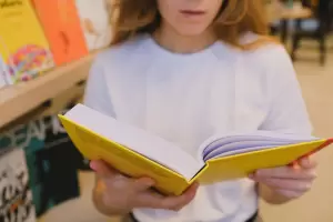 Un estudio determin� que los chicos que leen libros con frecuencia fortalecen una habilidad clave