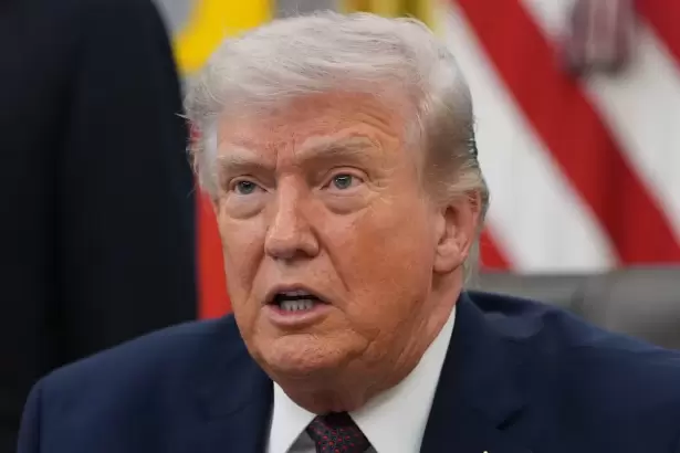 Trump abre la puerta a un eventual encuentro con el l�der supremo iran�