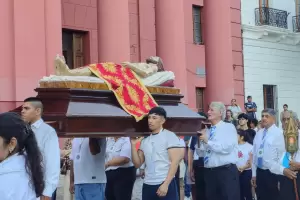 El V�a Crucis recorri� el centro de Catamarca con las meditaciones del Beato Esqui�