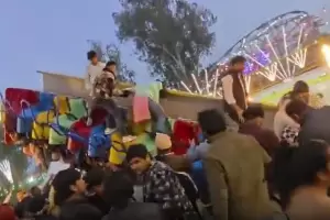 Terror en India: colaps� una rueda de la fortuna y 37 personas cayeron al vac�o en una feria repleta