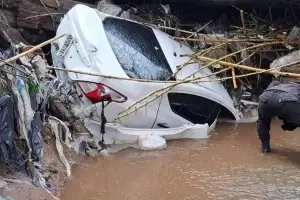 Tragedia en Tucum�n: hallan sin vida a una pareja arrastrada por el temporal mientras regresaba de un casamiento