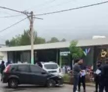 Bel�n: conductor alcoholizado choc� contra veh�culos estacionados frente al Tiro Federal