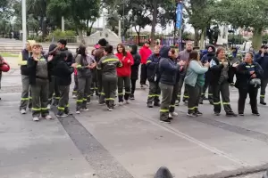 Precarizados reclaman a La Capital por una mejora salarial