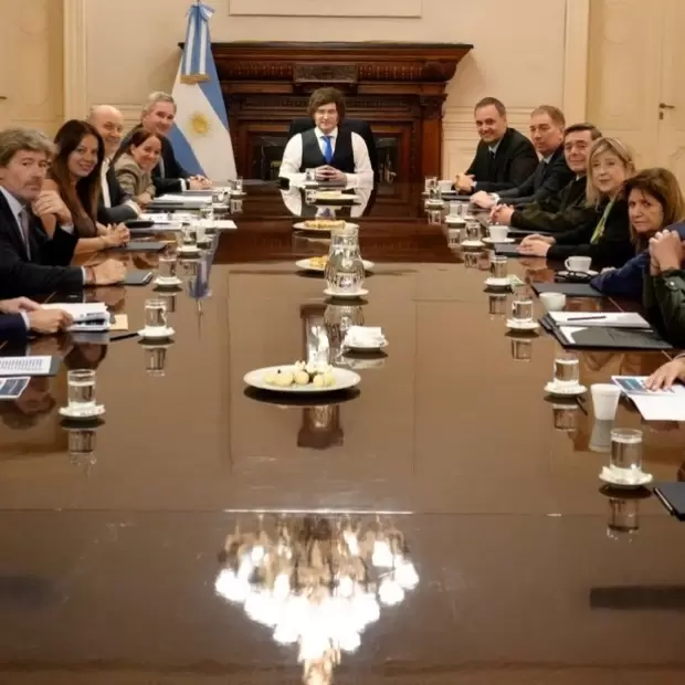 Milei reforz� su respaldo a Adorni y avanz� con nuevos recortes en el Presupuesto