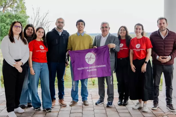 Jalil recibi� a estudiantes de Armenia, M�xico y Brasil de intercambio en Catamarca