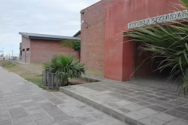 Un adolescente llev� una r�plica de arma de fuego a la escuela y amenaz� a sus compa�eros