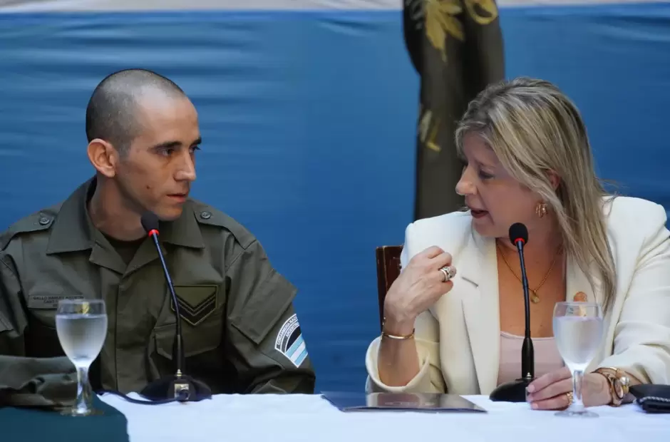 Nahuel Gallo y la ministra Monteoliva