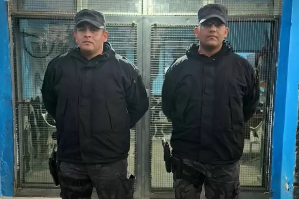 Polic�as de Catamarca le salvaron la vida a un beb� que se estaba asfixiando