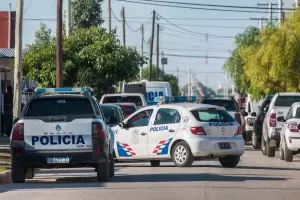 Brutal: apu�alaron a una docente, le robaron su sueldo y le dejaron el cuchillo clavado