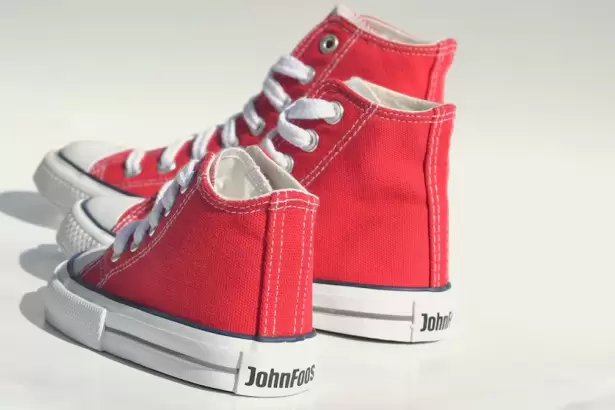 John Foos abandona la producci�n nacional e importar� zapatillas desde Asia