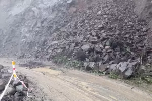 Derrumbes en la Cuesta del Clavillo obligan a restringir el tr�nsito en la Ruta 48
