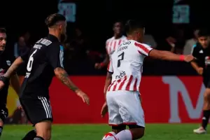 Instituto derrot� a Deportivo Riestra y se acerc� a puestos de playoffs