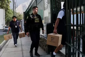 Per� elige presidente entre 35 candidatos y el peso de una d�cada de crisis