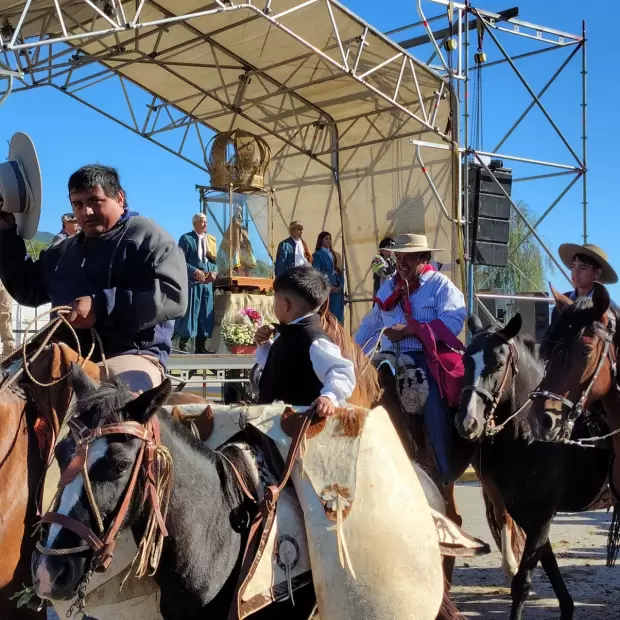 Multitudinaria cabalgata gaucha rindi� homenaje a la Virgen del Valle