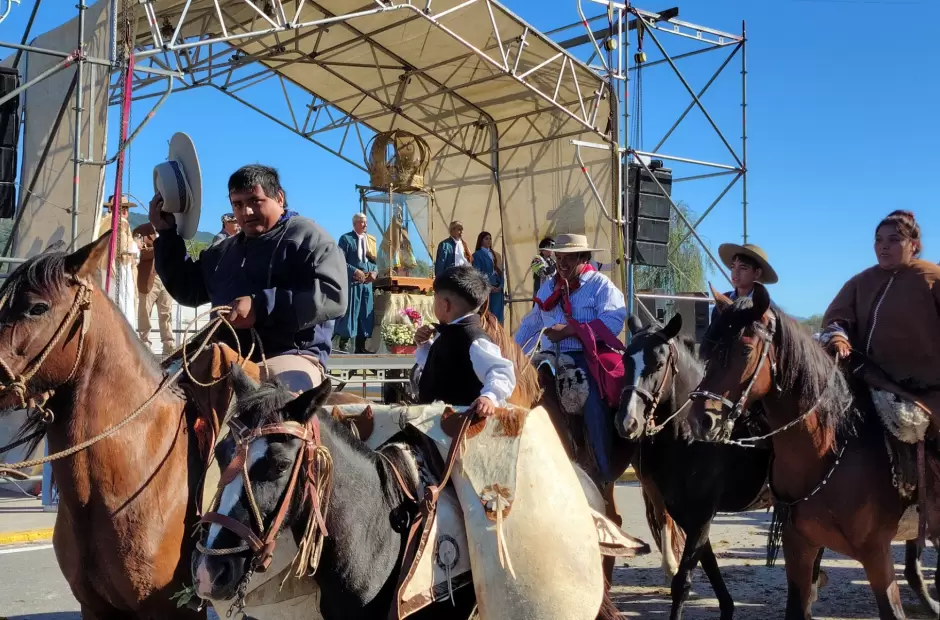 Multitudinaria cabalgata gaucha rindi� homenaje a la Virgen del Valle