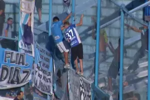 Incidentes en Atl�tico Tucum�n-Tigre obligaron a detener el partido