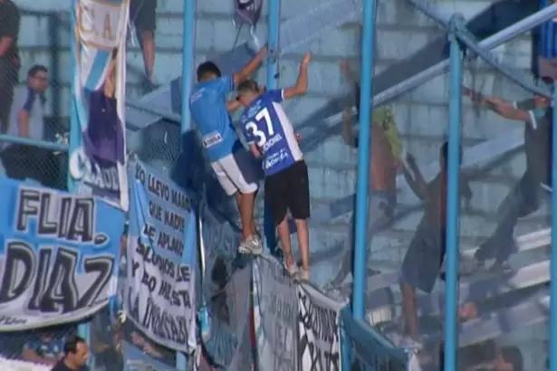 Incidentes en Atl�tico Tucum�n-Tigre obligaron a detener el partido