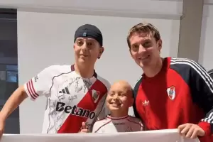 Dos ni�os de Catamarca conocieron el Monumental y se sacaron fotos con los jugadores de River