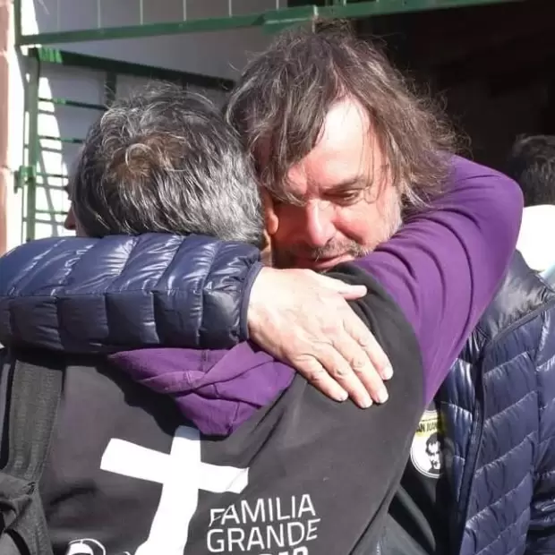El Padre Pepe Di Paola y 120 j�venes del Hogar de Cristo peregrinan hacia Catamarca